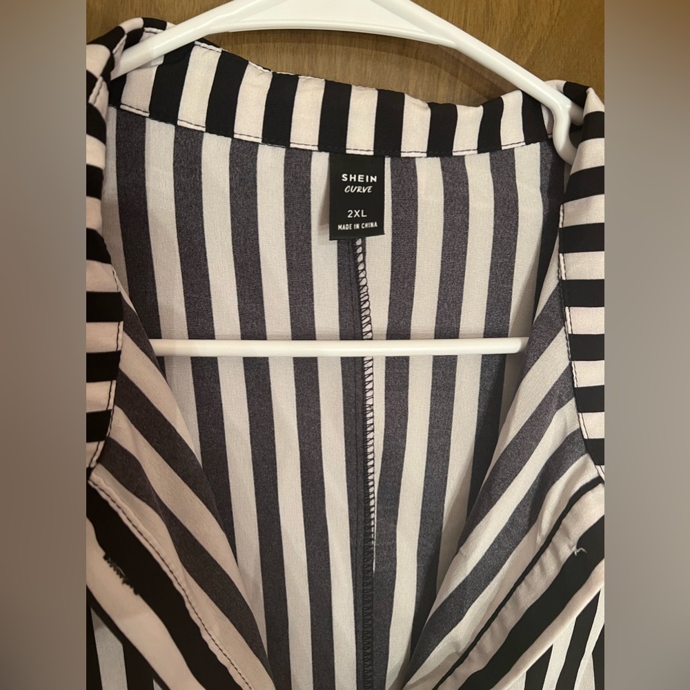 SHEIN Curve Long Stripped Button Down Blouse 2X - Picture 2 of 3